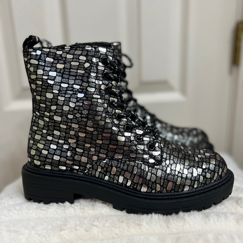 NWOT Stylish Black and Silver Women's Boots (no box)